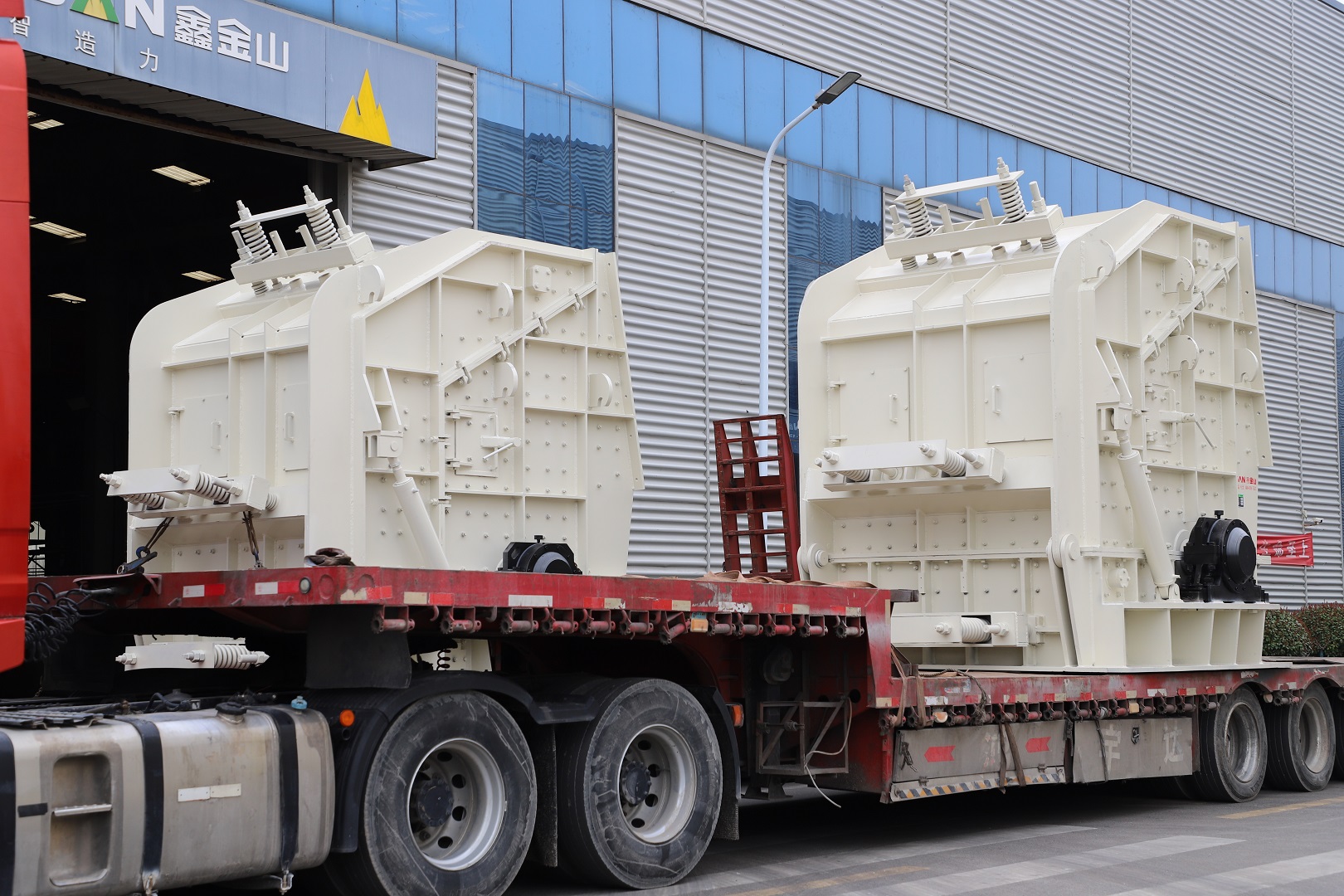 鑫金山 | 反擊破發(fā)貨現(xiàn)場(chǎng)，助力客戶早日投產(chǎn)！